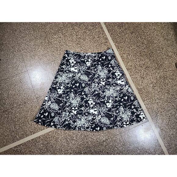 Villager Liz Claiborne Black White Floral Print Midi A-Line Skirt 8 Boho Artsy - Picture 1 of 7